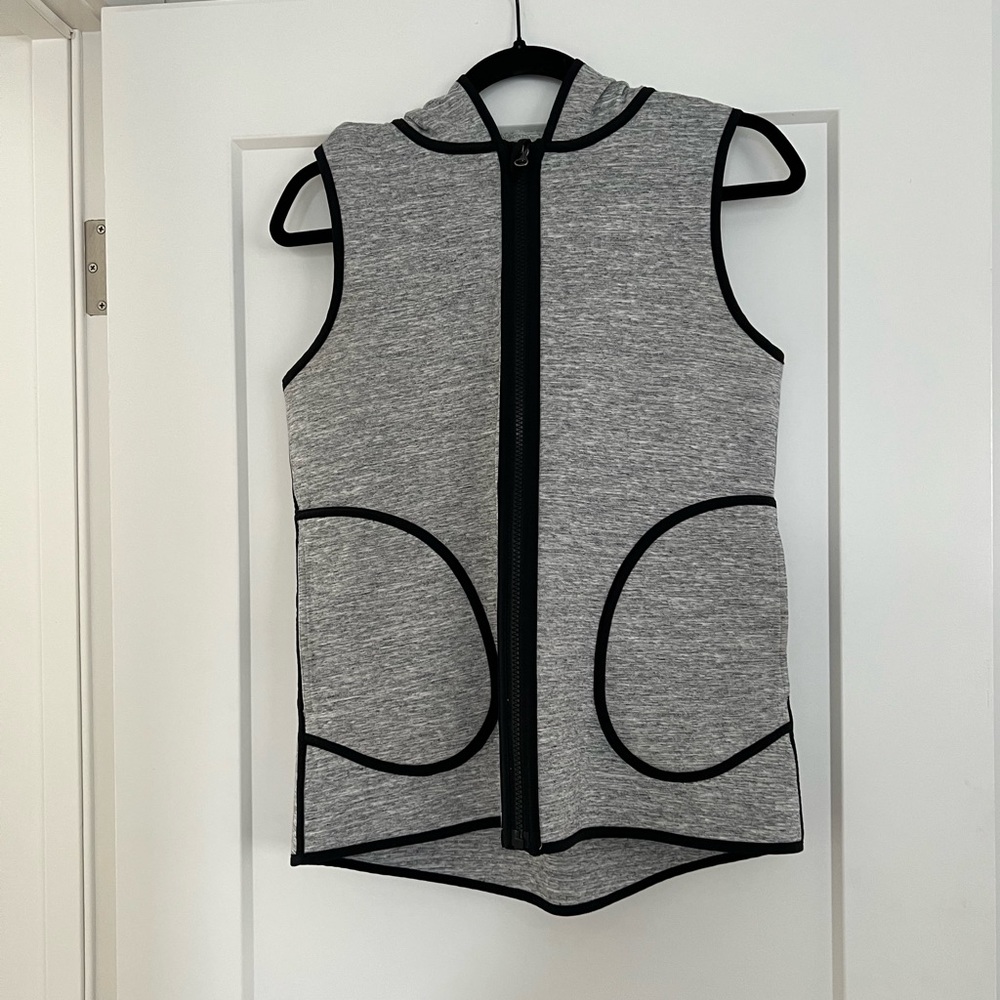 Lululemon reversible vest Sz 8